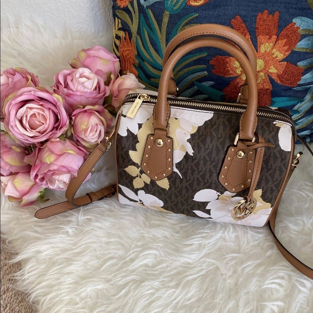 Michael Kors Aria small signature bag - Picture 1 of 4